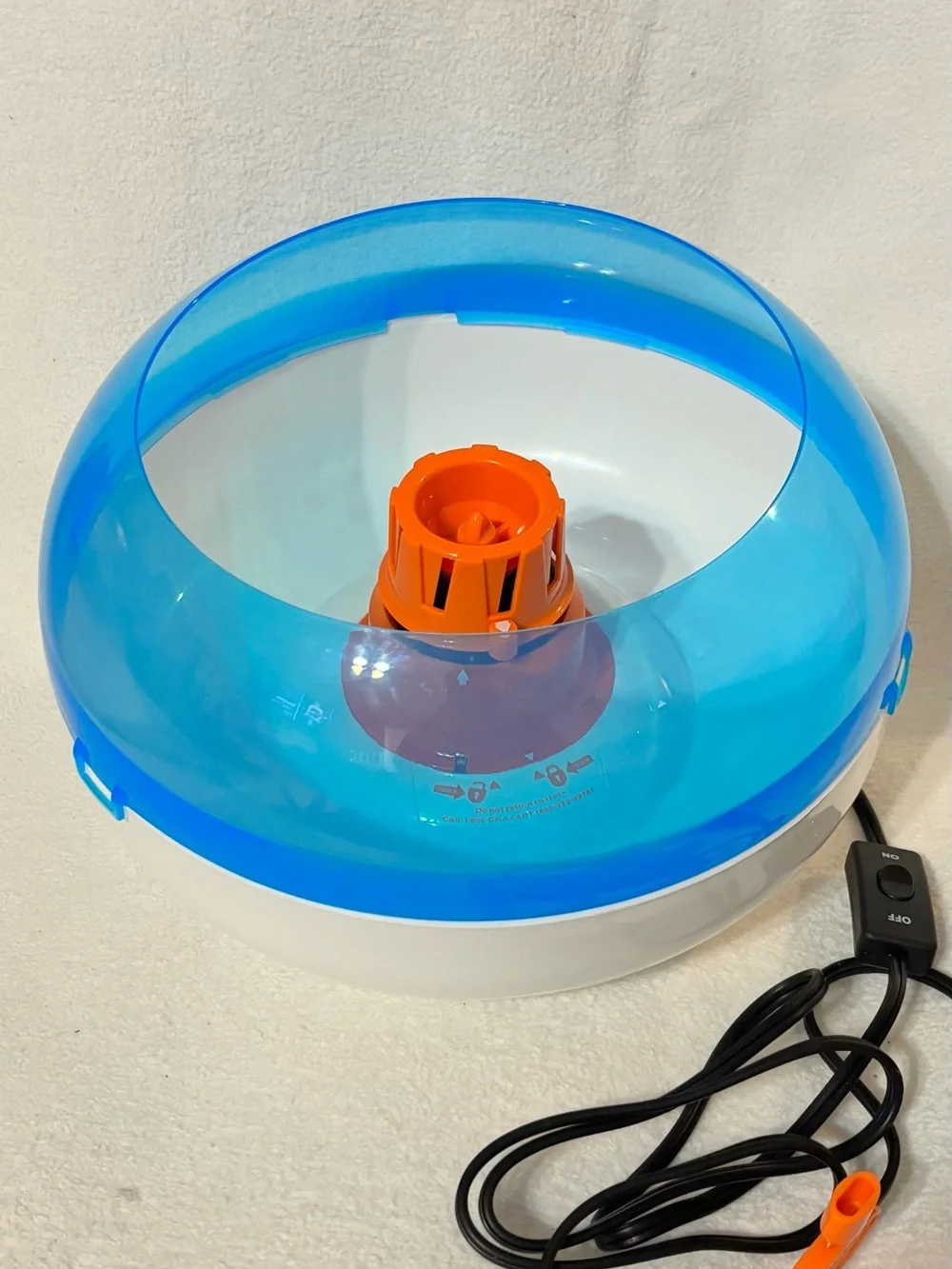 Cotton Candy Maker - Blue, White & Orange see details picture no accessories.